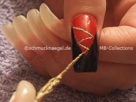 nail art liner in the colour gold-glitter