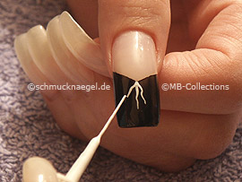 nail art liner in the colour white