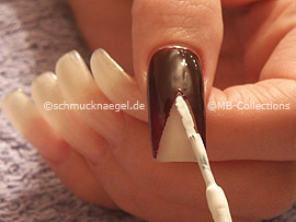 nail lacquer in the colour white
