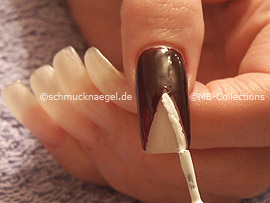 nail lacquer in the colour white