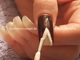 nail lacquer in the colour white
