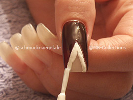 nail lacquer in the colour white