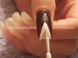nail lacquer in the colour white