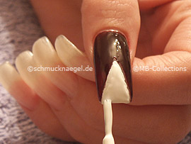 nail lacquer in the colour white