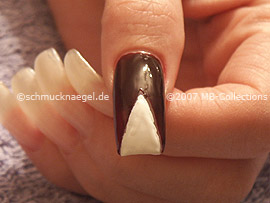 nail lacquer in the colour white