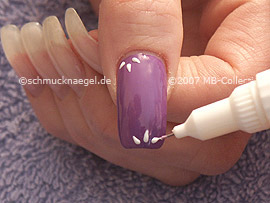 Nail art pen in the colour white