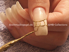 nail art liner in the colour gold-glitter