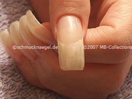 nail lacquer in the colour pearl
