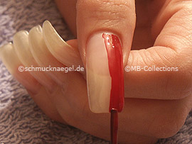 nail lacquer in the colour dark-red