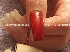 nail lacquer in the colour dark-red