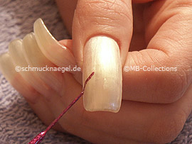 nail art liner in the colour fuchsia-glitter