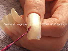 nail art liner in the colour fuchsia-glitter