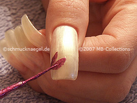 nail art liner in the colour fuchsia-glitter