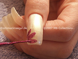 nail art liner in the colour fuchsia-glitter