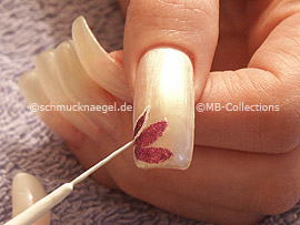 nail art liner in the colour white