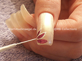nail art liner in the colour white