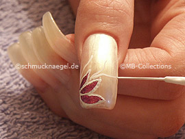 nail art liner in the colour white
