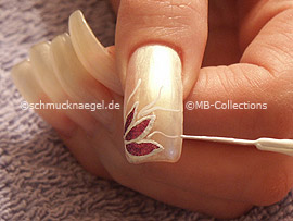 nail art liner in the colour white