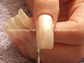 nail lacquer in the colour light pink