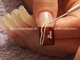 nail art liner in the colour white