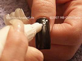 nail art pen in the colour white