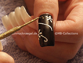 nail art liner in the colour gold-glitter