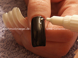 nail art pen in the colour white