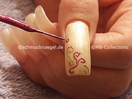 nail art liner in the colour fuchsia-glitter