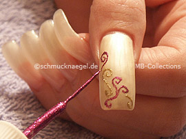 nail art liner in the colour fuchsia-glitter