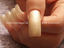 nail lacquer in the colour bright beige