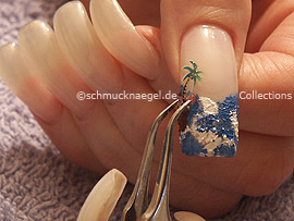 3D nail sticker and the tweezers