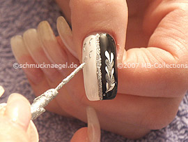 Nail art liner in the colour silver-glitter