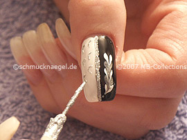 Nail art liner in the colour silver-glitter