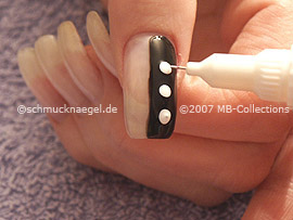 Nail art pen in the colour white