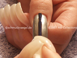 nail art pen in the colour dark-blue