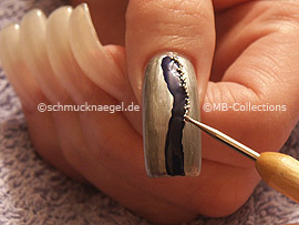 nail art bouillons in silver and the spot-swirl