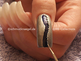 nail art bouillons in silver and the spot-swirl