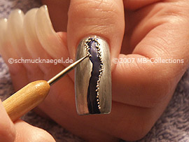 nail art bouillons in silver and spot-swirl