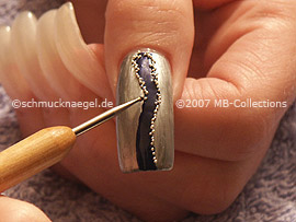 nail art bouillons in silver and spot-swirl