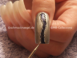 nail art bouillons in silver and spot-swirl