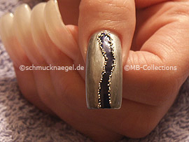 nail art bouillons in silver and spot-swirl