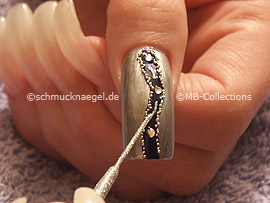 nail art liner in the colour silver-glitter