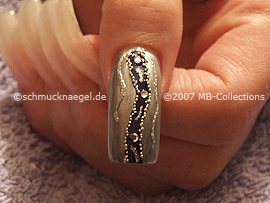 nail art liner in the colour silver-glitter