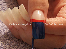 nail art pen in the colour dark-blue