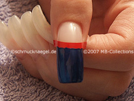 nail art pen in the colour dark-blue