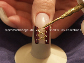 nail art liner in the colour gold-glitter