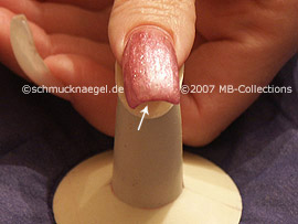 nail lacquer in the colour dark-pink
