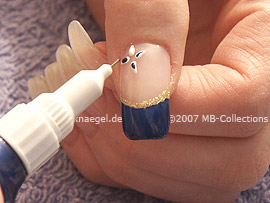 Nail art pen in the colour dark-blue