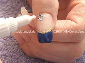 Nail art pen in the colour dark-blue