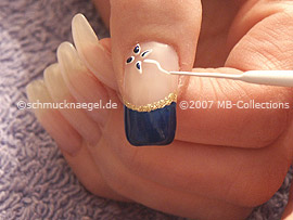 Nail art liner in the colour white